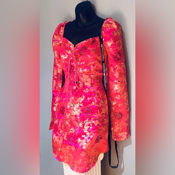 Pretty Little Thing Magenta Jacquard Satin Floral Dress NWT - Picture 4 of 5